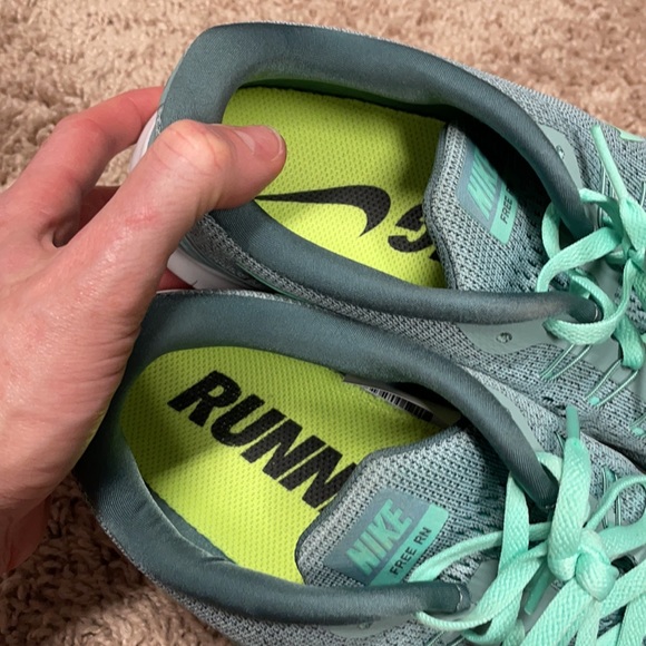 Like New Womens Nike running shoes - Picture 2 of 3